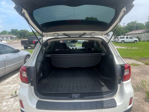 Used 2017 Subaru Outback 2.5i Limited image 10