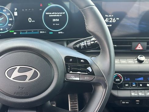 Used 2025 Hyundai Elantra SEL FWD image 18