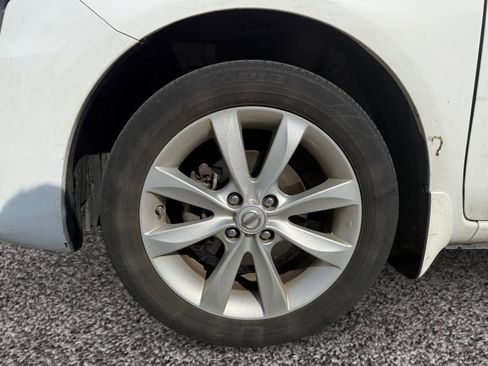 Used 2016 Nissan Versa SL image 9