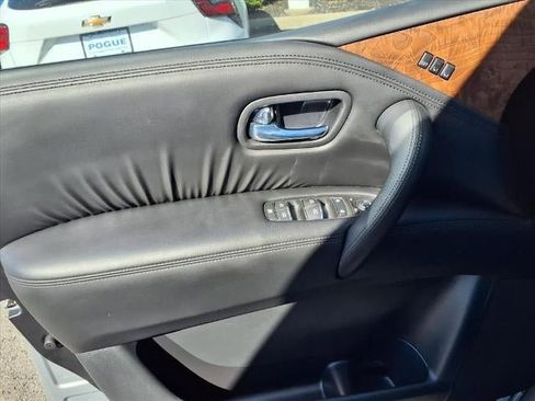 Used 2024 Nissan Armada SL w/ Captain's Chairs Package image 15