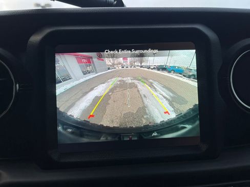 Used 2021 Jeep Wrangler Unlimited Sahara image 21