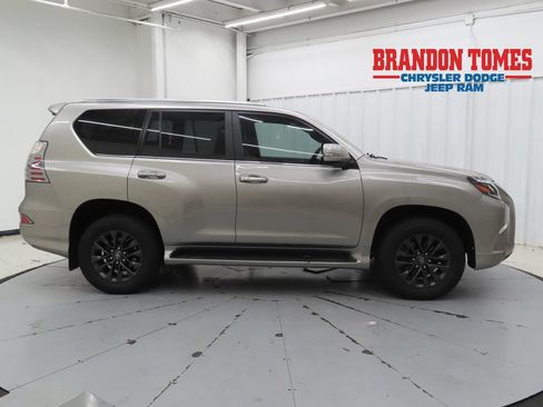 Used 2023 Lexus GX 460 Premium w/ Premium Package AWD/4WD image 2