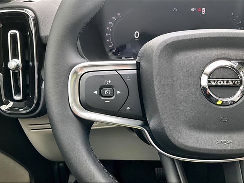 New 2026 Volvo XC40 B5 Plus w/ Protection Package Premier AWD/4WD image 24