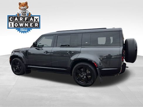 Used 2023 Land Rover Defender 130 X-Dynamic SE image 4