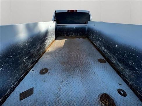 Used 2018 RAM 3500 Tradesman w/ Chrome Appearance Group RWD image 7