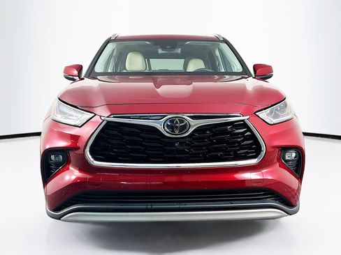 Used 2020 Toyota Highlander Platinum AWD/4WD image 2