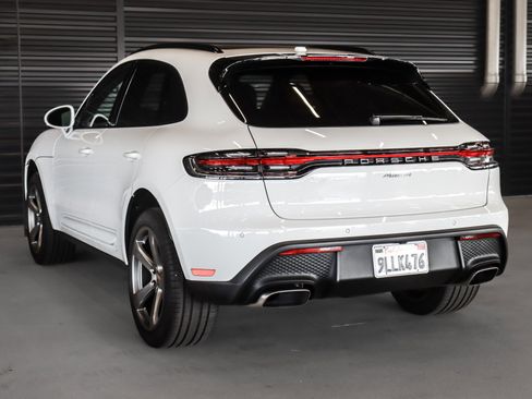 Certified 2024 Porsche Macan AWD/4WD image 3