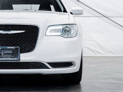 Used 2022 Chrysler 300 Touring image 10