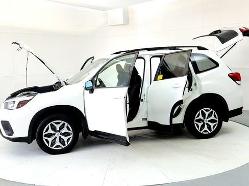 Used 2019 Subaru Forester Premium AWD/4WD image 10