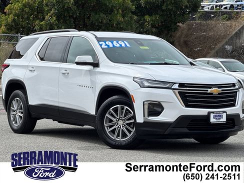 Used 2023 Chevrolet Traverse LT image 1