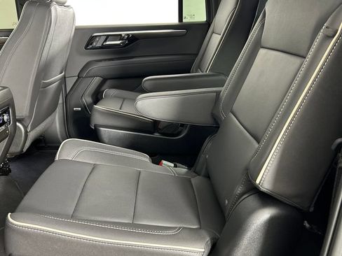 Used 2025 Chevrolet Suburban Premier AWD/4WD image 18