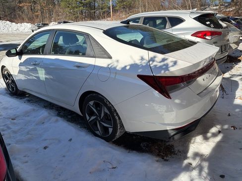 Used 2023 Hyundai Elantra SEL w/ Convenience Package image 3