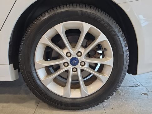 Used 2020 Ford Fusion SE FWD image 12