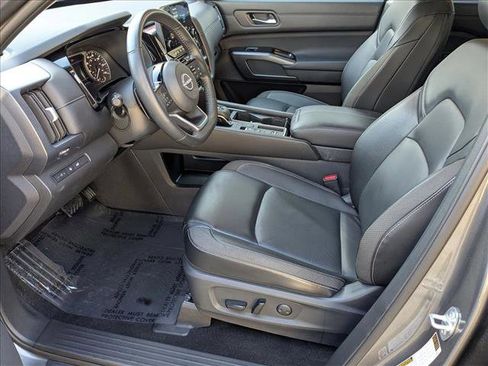 Used 2024 Nissan Pathfinder SL w/ SL Premium Package image 17