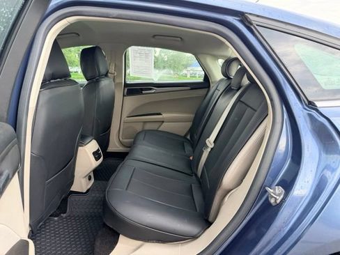 Used 2018 Ford Fusion SE w/ Fusion SE Technology Package FWD image 8