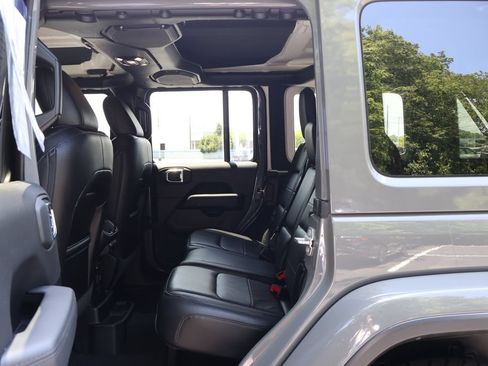 Used 2021 Jeep Wrangler Unlimited Sahara AWD/4WD image 44