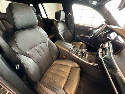 Used 2022 BMW X7 xDrive40i w/ M Sport Package image 24