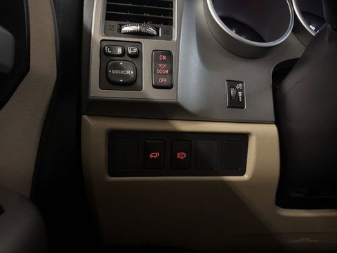 Used 2016 Toyota Sequoia Limited image 22