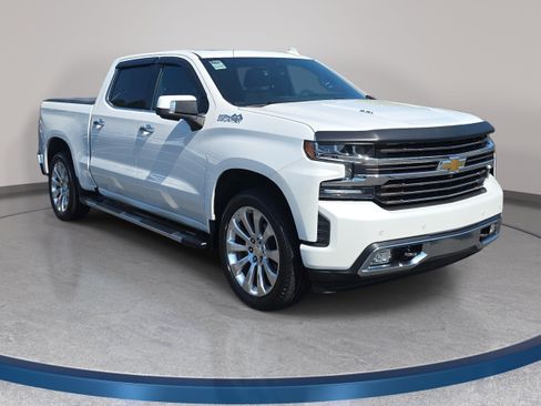Used 2020 Chevrolet Silverado 1500 High Country w/ Technology Package AWD/4WD image 3