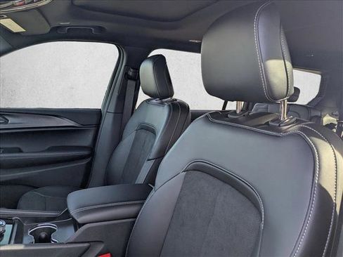 New 2025 Jeep Grand Cherokee L Altitude image 4