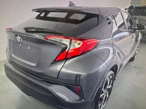 Used 2018 Toyota C-HR XLE FWD image 4