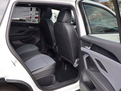 New 2026 Volkswagen Tiguan SE R-Line image 31