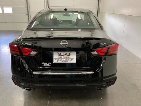 Used 2023 Nissan Altima 2.5 SV w/ SV Premium Package FWD image 5