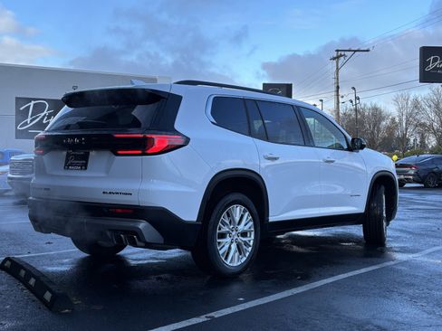 Used 2024 GMC Acadia Elevation image 6