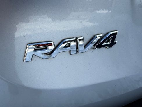 Used 2015 Toyota RAV4 LE image 8