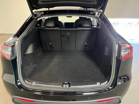 Used 2022 Tesla Model Y Long Range AWD/4WD image 16