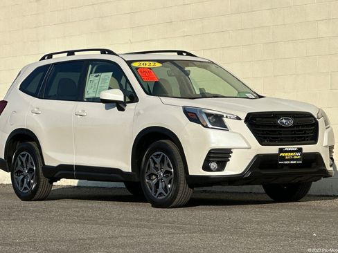 Used 2022 Subaru Forester Premium image 1