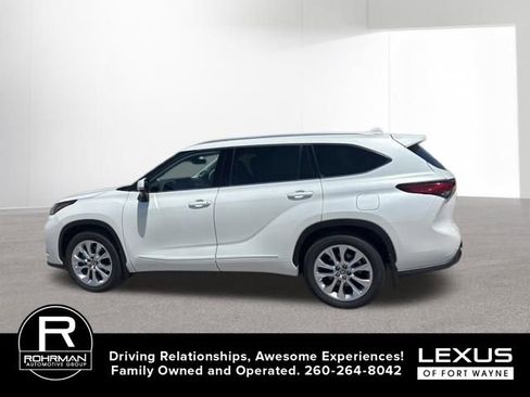 Used 2022 Toyota Highlander Limited AWD/4WD image 11