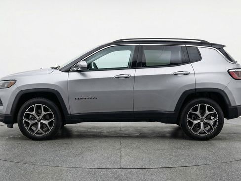 Used 2025 Jeep Compass Limited image 5