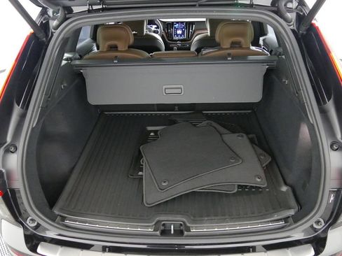 Used 2025 Volvo XC60 B5 Plus w/ Climate Package AWD/4WD image 11