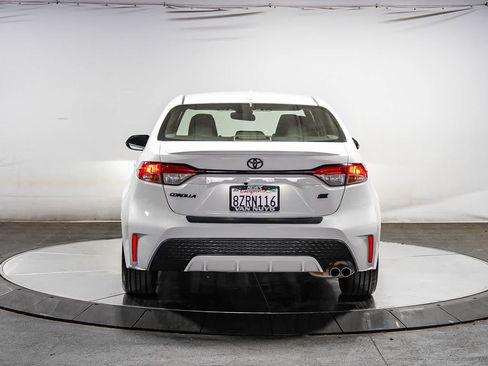 Certified 2022 Toyota Corolla SE FWD image 4