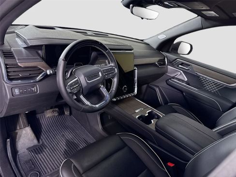 Used 2025 GMC Acadia Denali w/ Super Cruise Package image 3