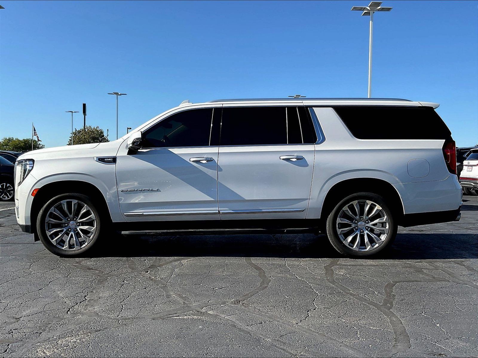 Used 2022 GMC Yukon XL Denali w/ Max Trailering Package AWD/4WD image 4