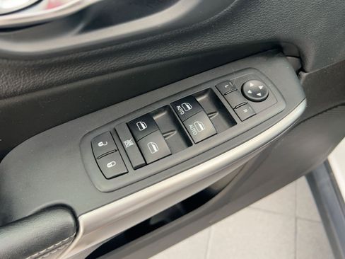 Used 2019 Jeep Cherokee Limited w/ Trailer Tow Group image 13