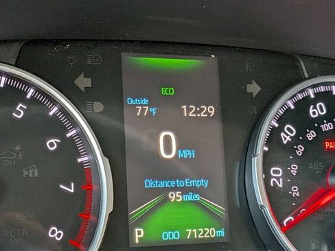 Used 2021 Toyota RAV4 LE image 5