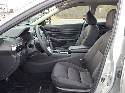 Used 2024 Nissan Altima 2.5 SV image 10