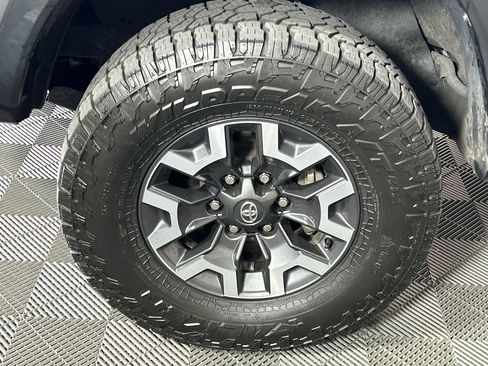 Used 2022 Toyota Tacoma TRD Off-Road RWD image 9