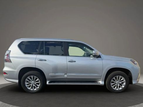 Used 2015 Lexus GX 460 image 4