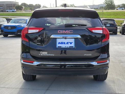 Used 2024 GMC Terrain Denali w/ Denali Premium Package AWD/4WD image 4