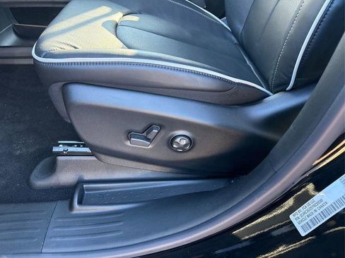 New 2026 Chrysler Pacifica Limited AWD/4WD image 19