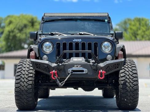Used 2017 Jeep Wrangler Unlimited Sahara w/ Connectivity Group AWD/4WD image 2