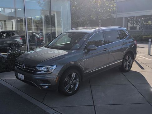 Used 2020 Volkswagen Tiguan SEL w/ 3rd Row Seat Package AWD/4WD image 1