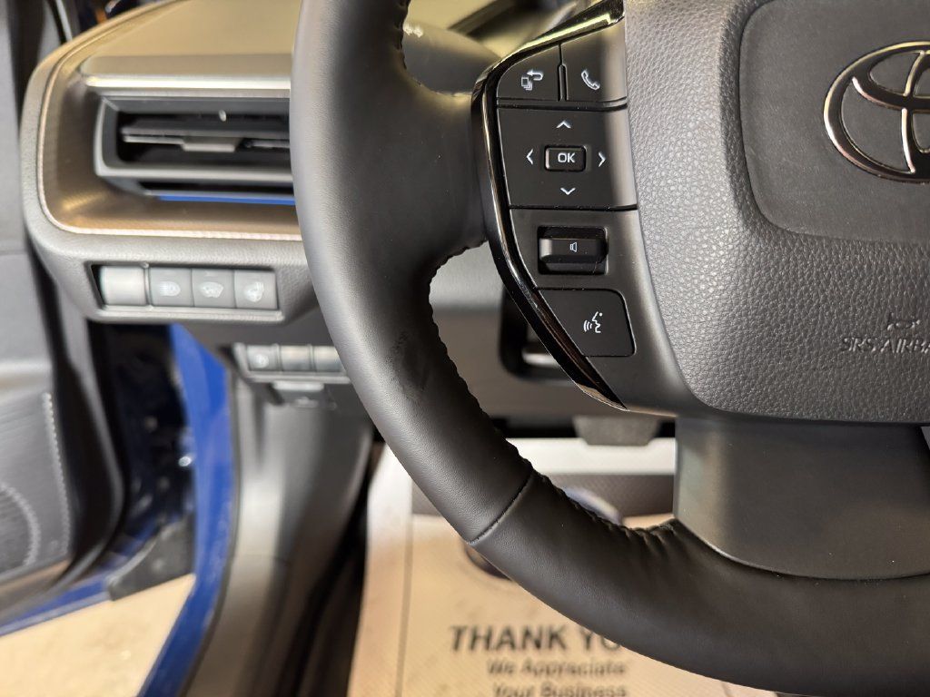 Used 2024 Toyota Prius XLE FWD image 11