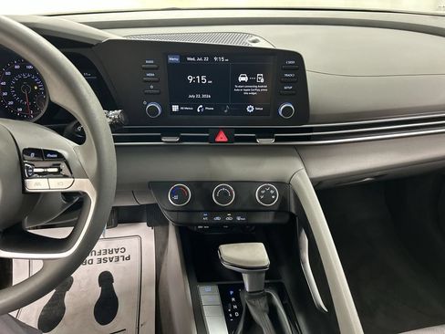 Used 2023 Hyundai Elantra SE FWD image 18