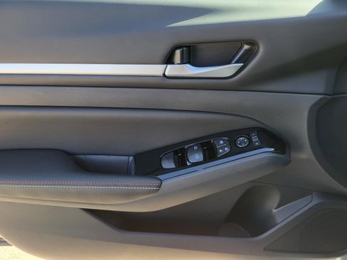 New 2025 Nissan Altima 2.5 SR image 17