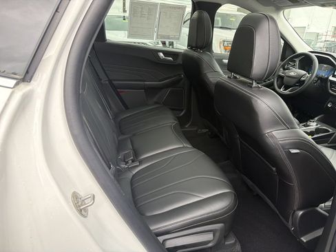 Used 2025 Ford Escape SE w/ PHEV Premium Package FWD image 17